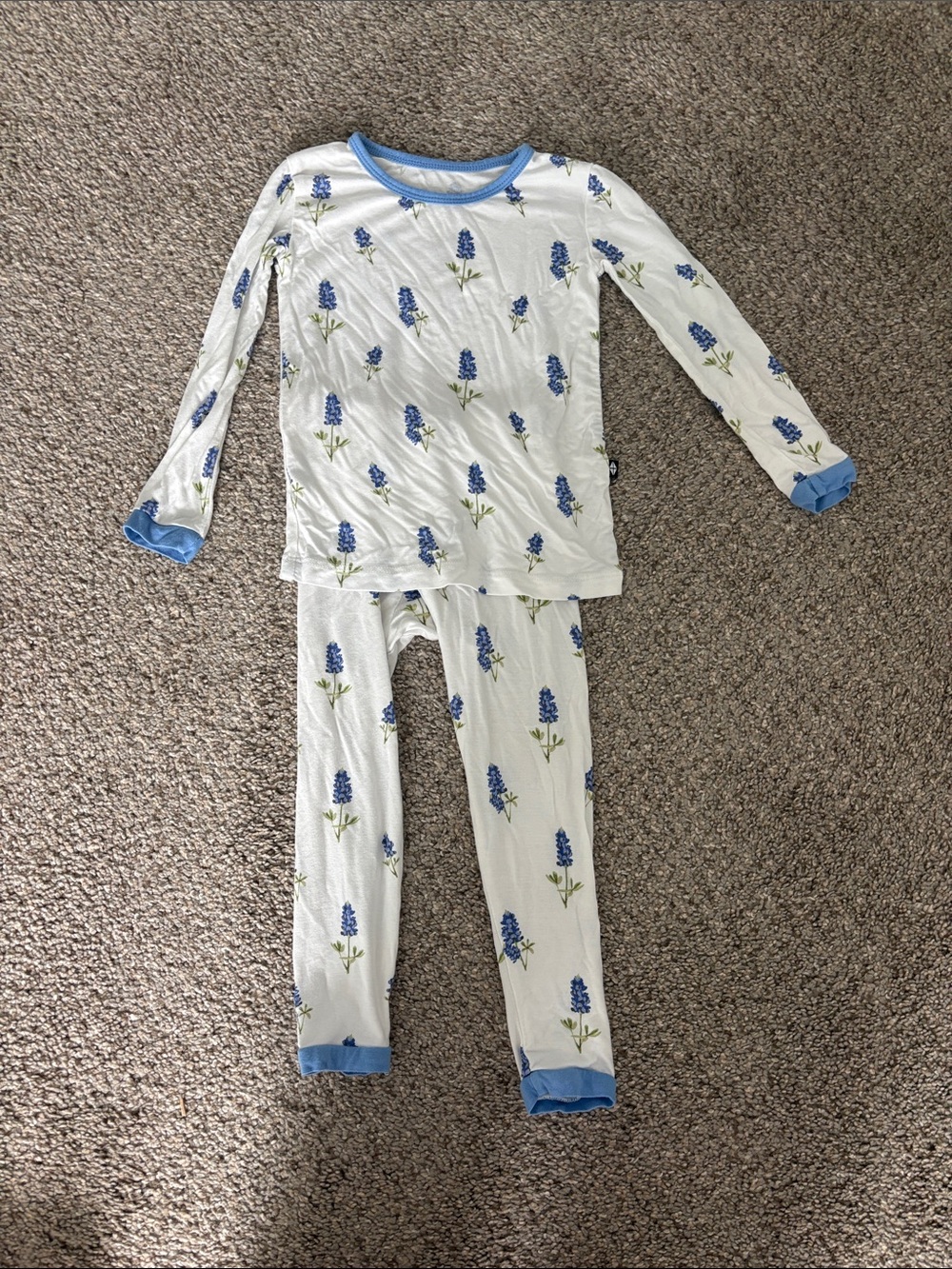 Kyte BABY White Pajama Set with Blue Floral Print
